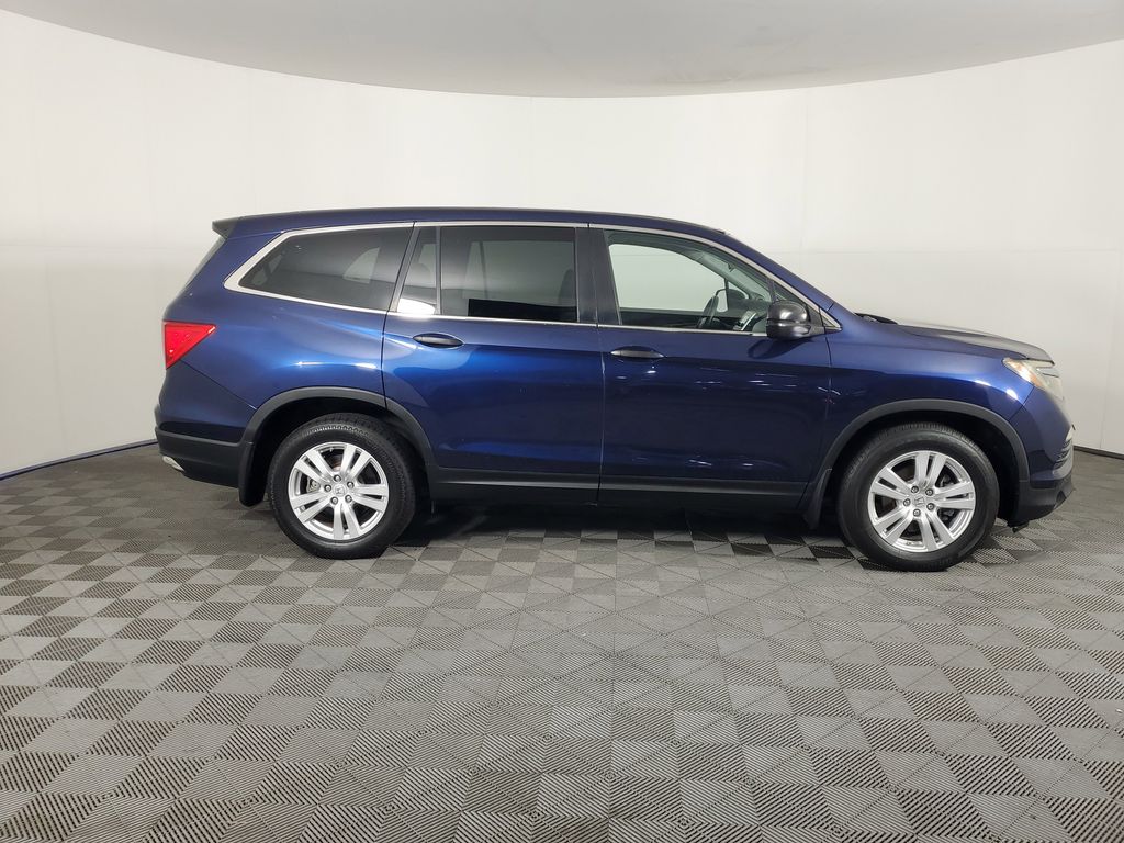 2016 Honda Pilot LX photo 3