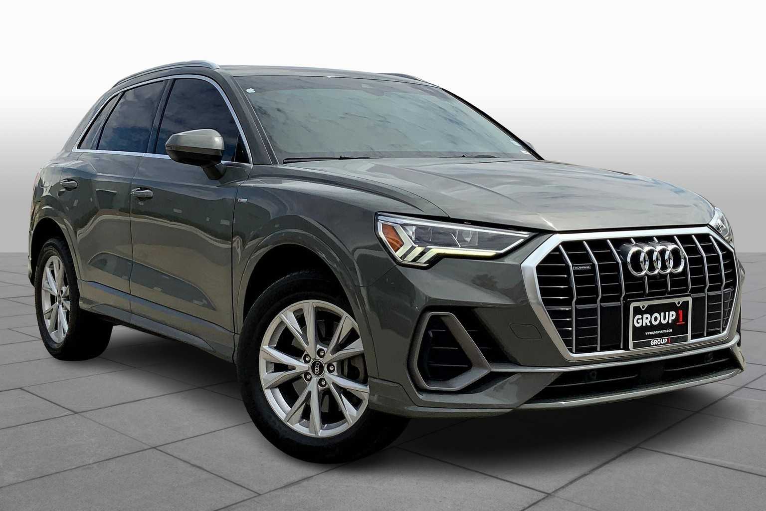 2022 Audi Q3 S line Premium Plus 45 TFSI photo 2