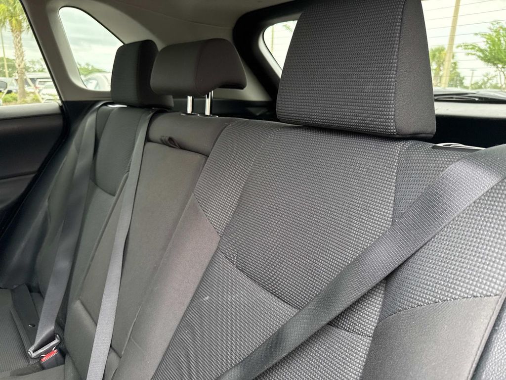 2022 Toyota RAV4 LE photo 12