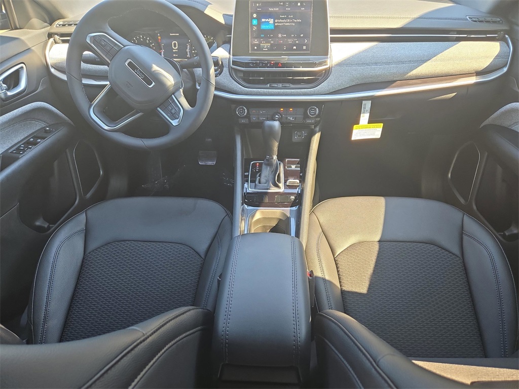 2025 Jeep Compass Latitude photo 9