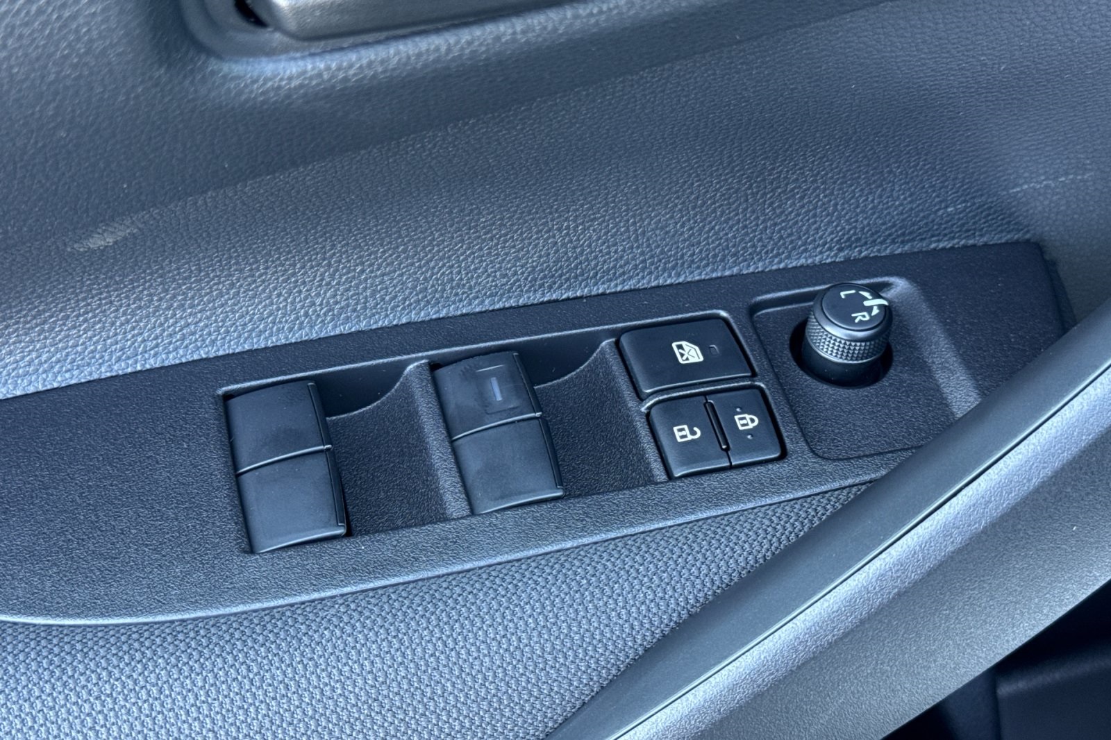 2025 Toyota Corolla LE photo 14