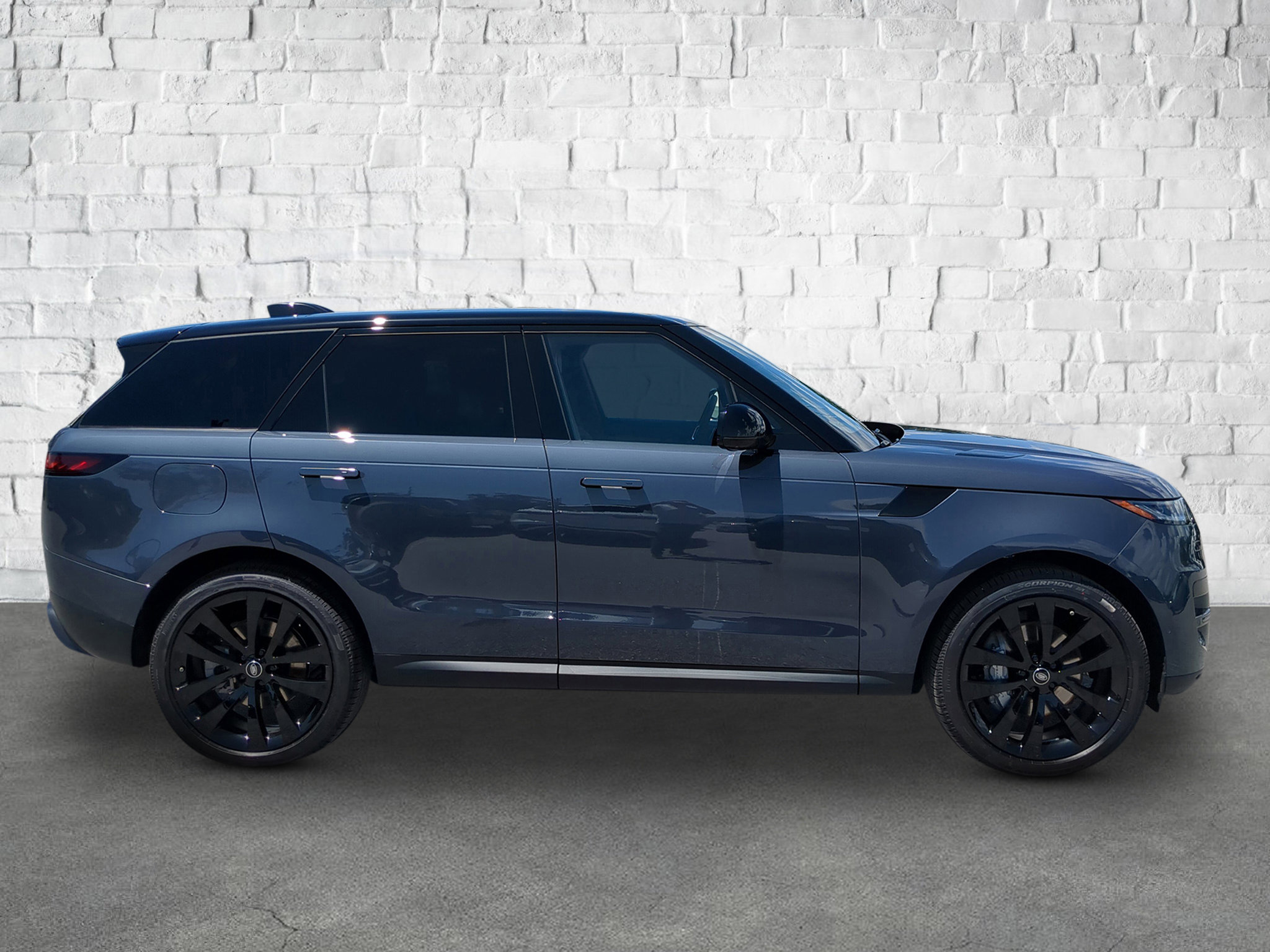 2025 Land Rover Range Rover Sport SE photo 4