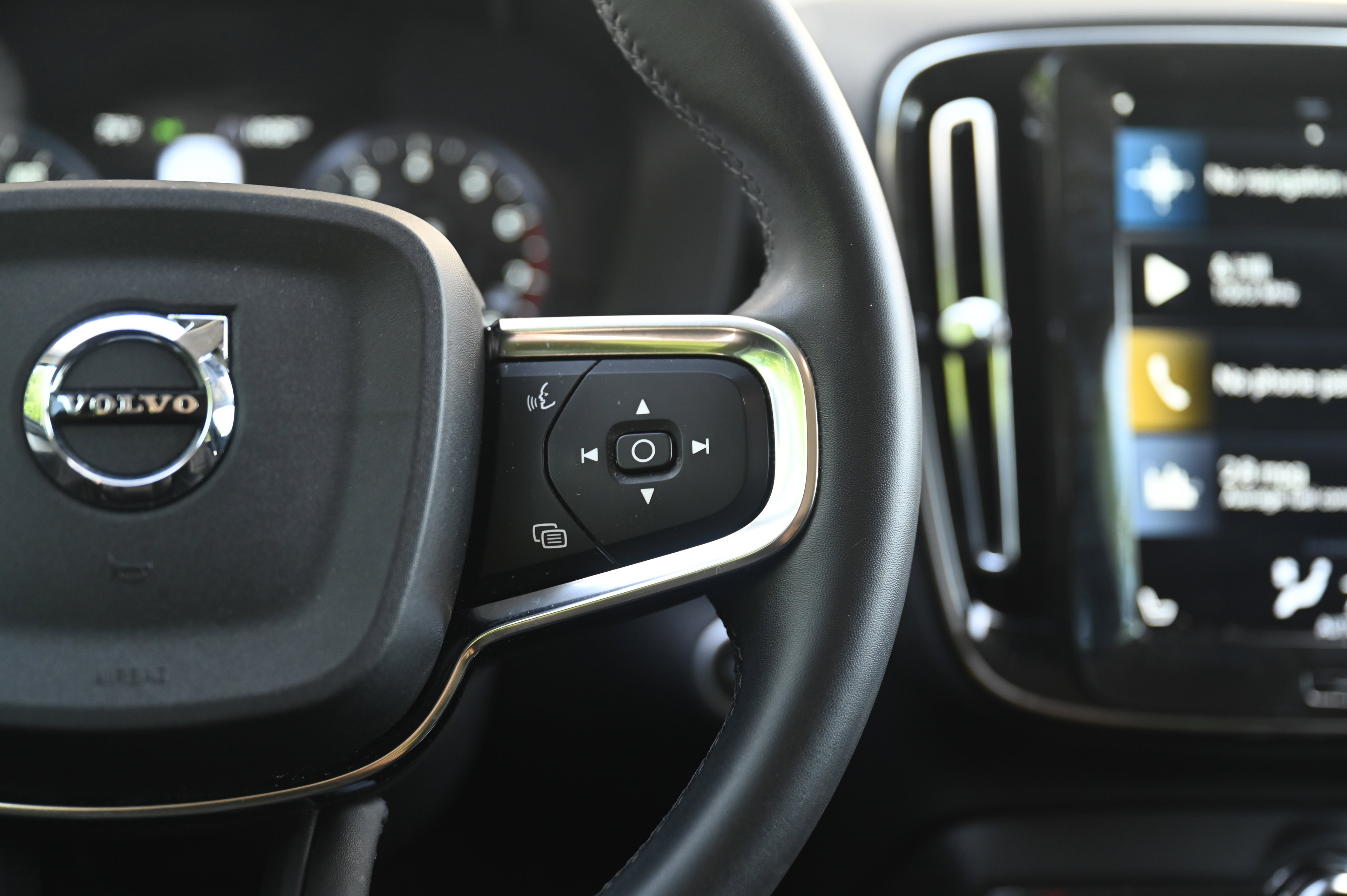 2022 Volvo XC40 Momentum photo 33