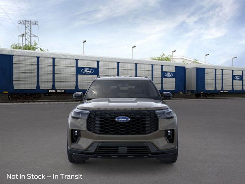 2026 Ford Explorer ST-Line photo 4