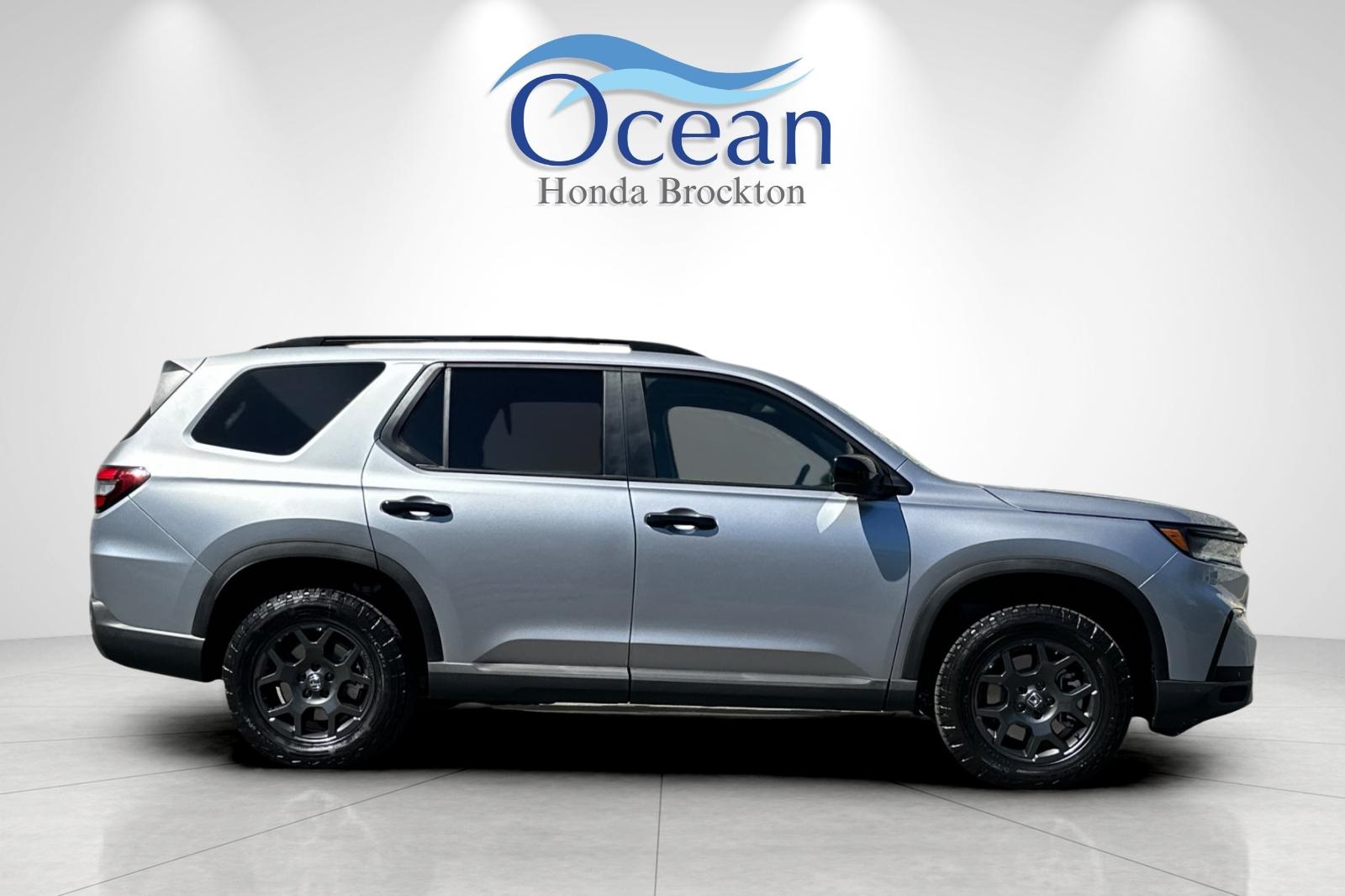 2025 Honda Pilot TrailSport photo 3