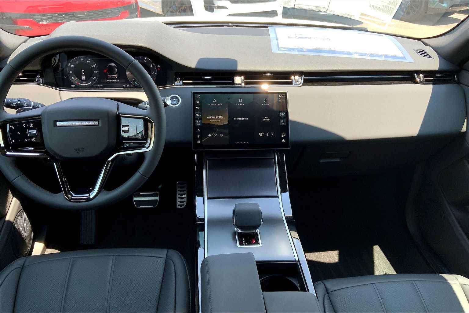 2026 Land Rover Range Rover Evoque Dynamic SE photo 4
