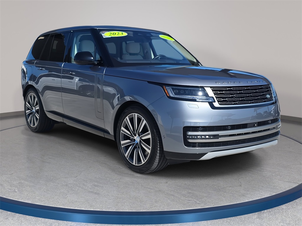 2023 Land Rover Range Rover SE photo 3