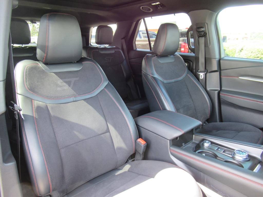 2025 Ford Explorer ST photo 9