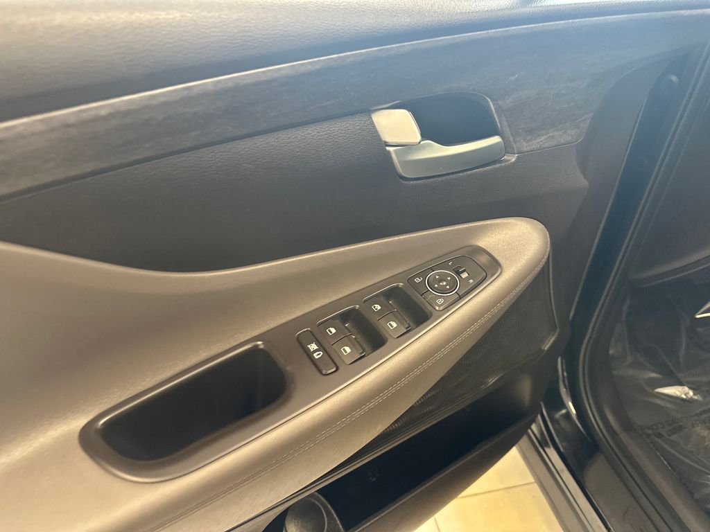 2019 Hyundai Santa Fe SE photo 14
