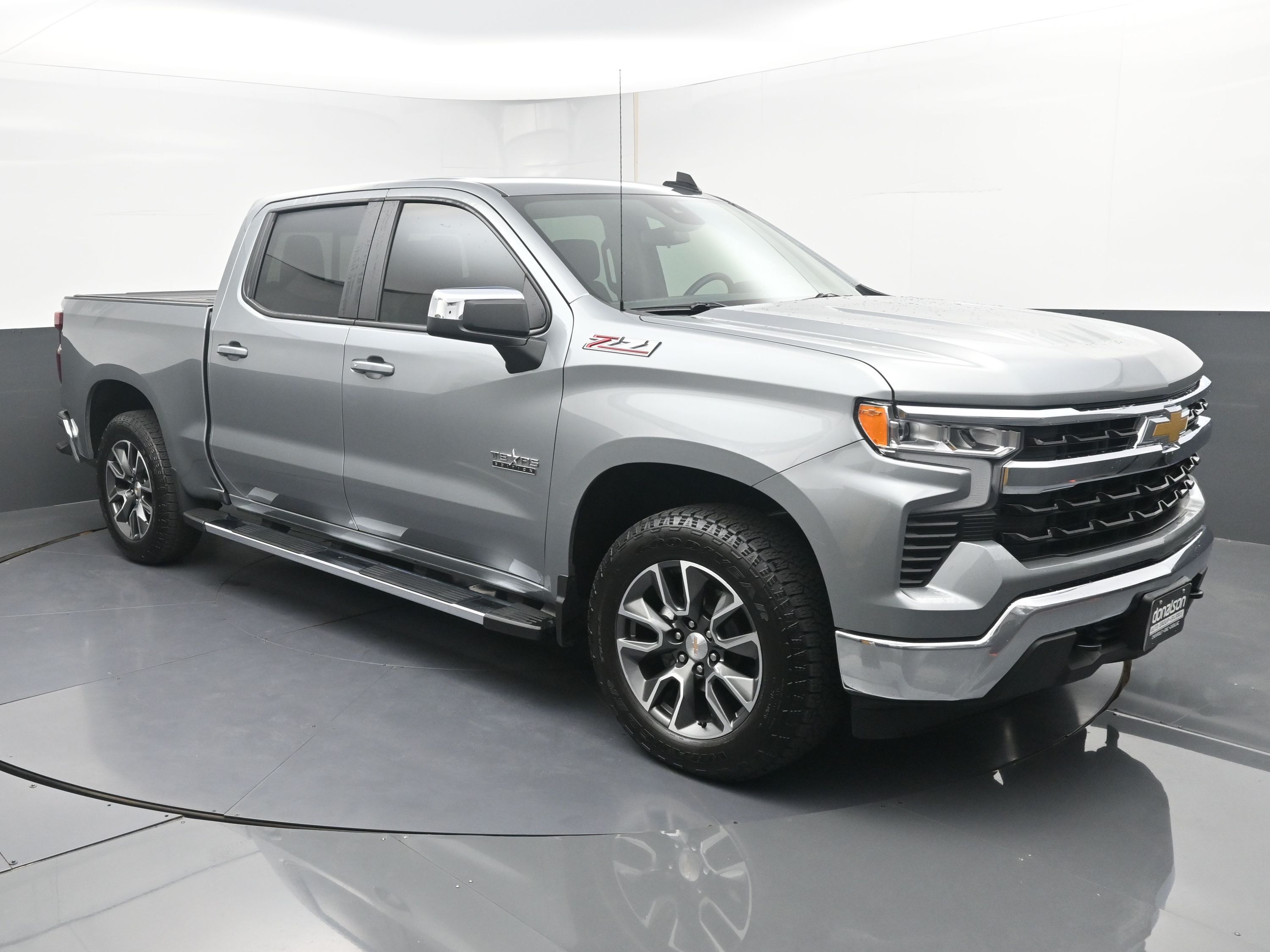 2025 Chevrolet Silverado 1500 LT's photo