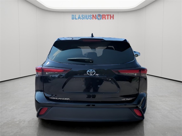2024 Toyota Highlander LE photo 4