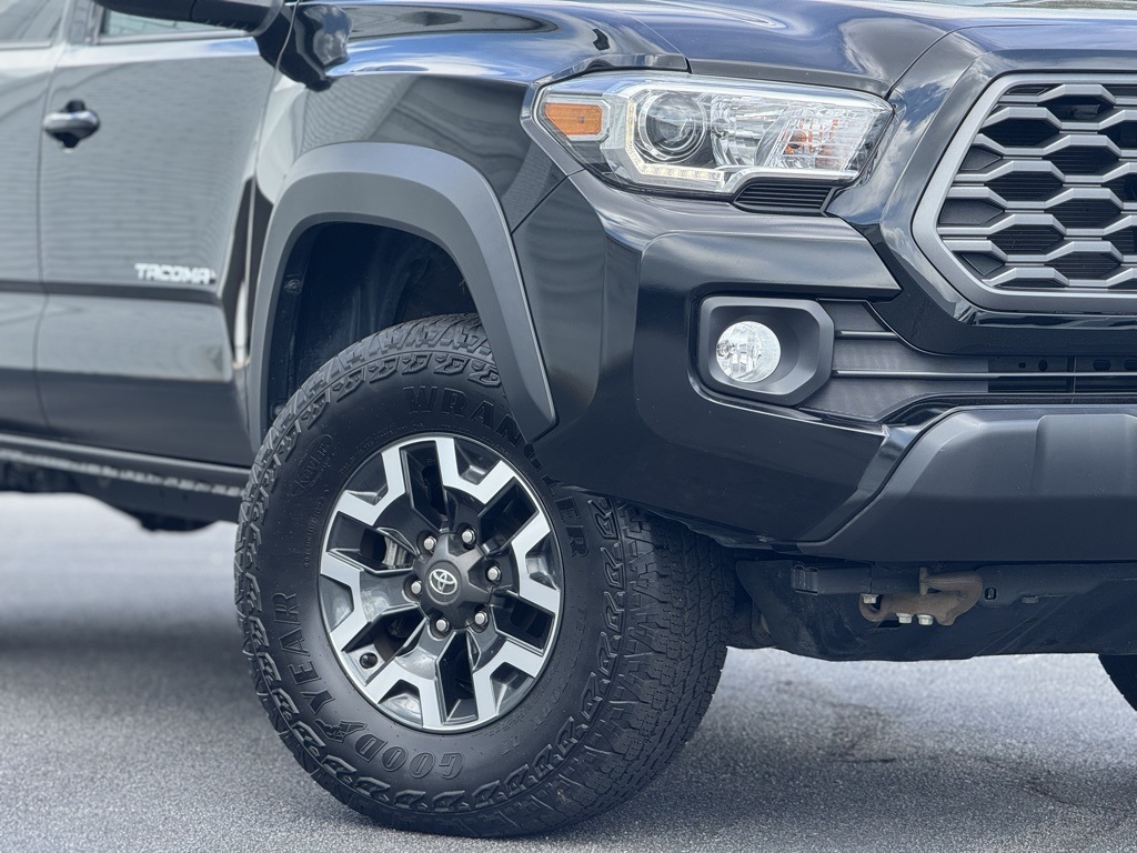 2023 Toyota Tacoma TRD Off-Road V6 photo 2