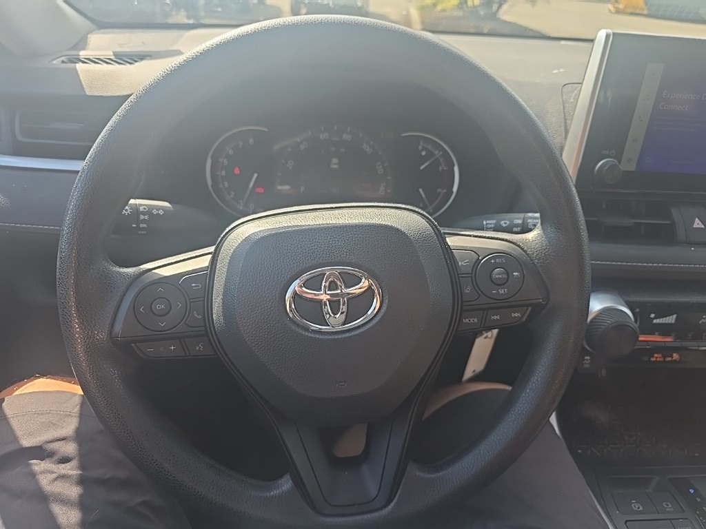 2023 Toyota RAV4 LE photo 10