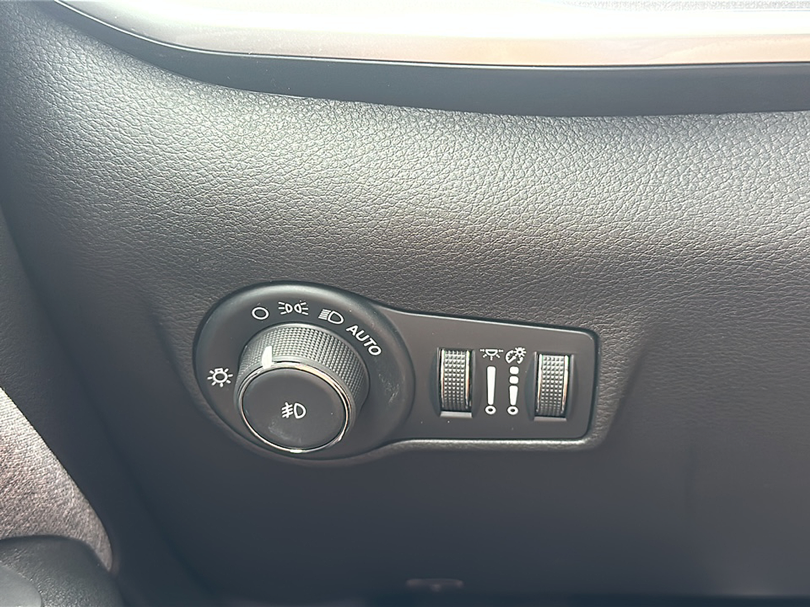 Used 2024 Bright White Clearcoat Jeep Latitude 4x4 image 36