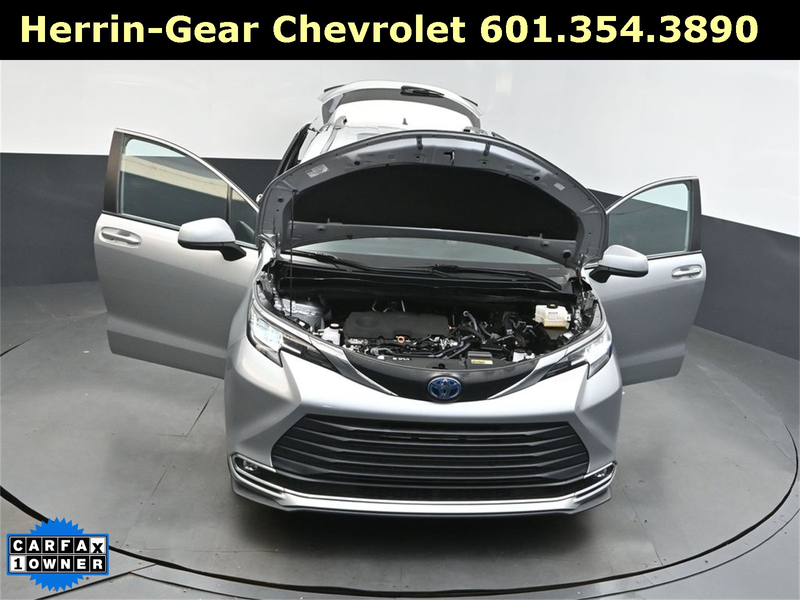 2023 Toyota Sienna XLE photo 39