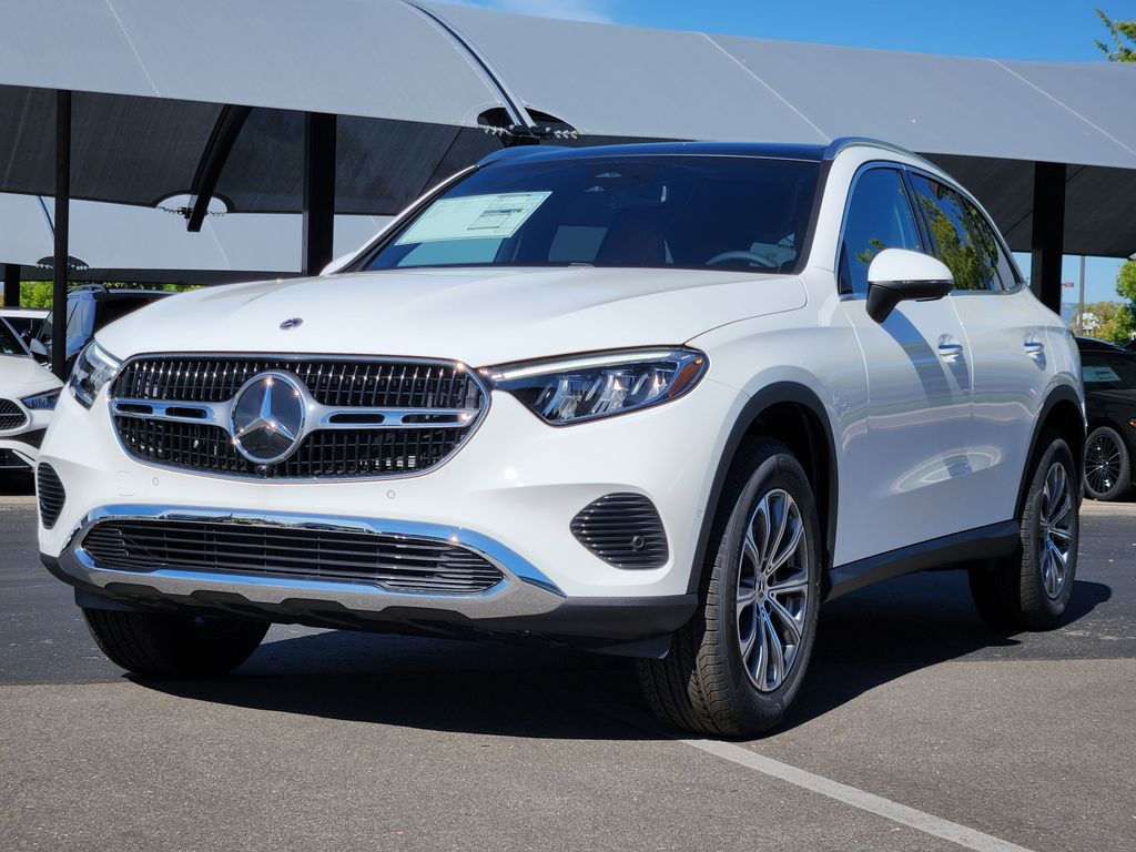 2026 Mercedes Benz GLC 300 4MATIC photo 3