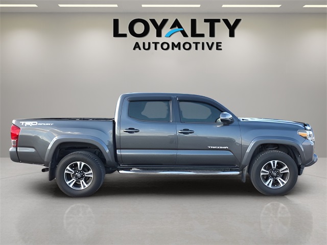 2016 Toyota Tacoma TRD Sport photo 5