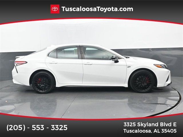 2020 Toyota Camry SE's photo