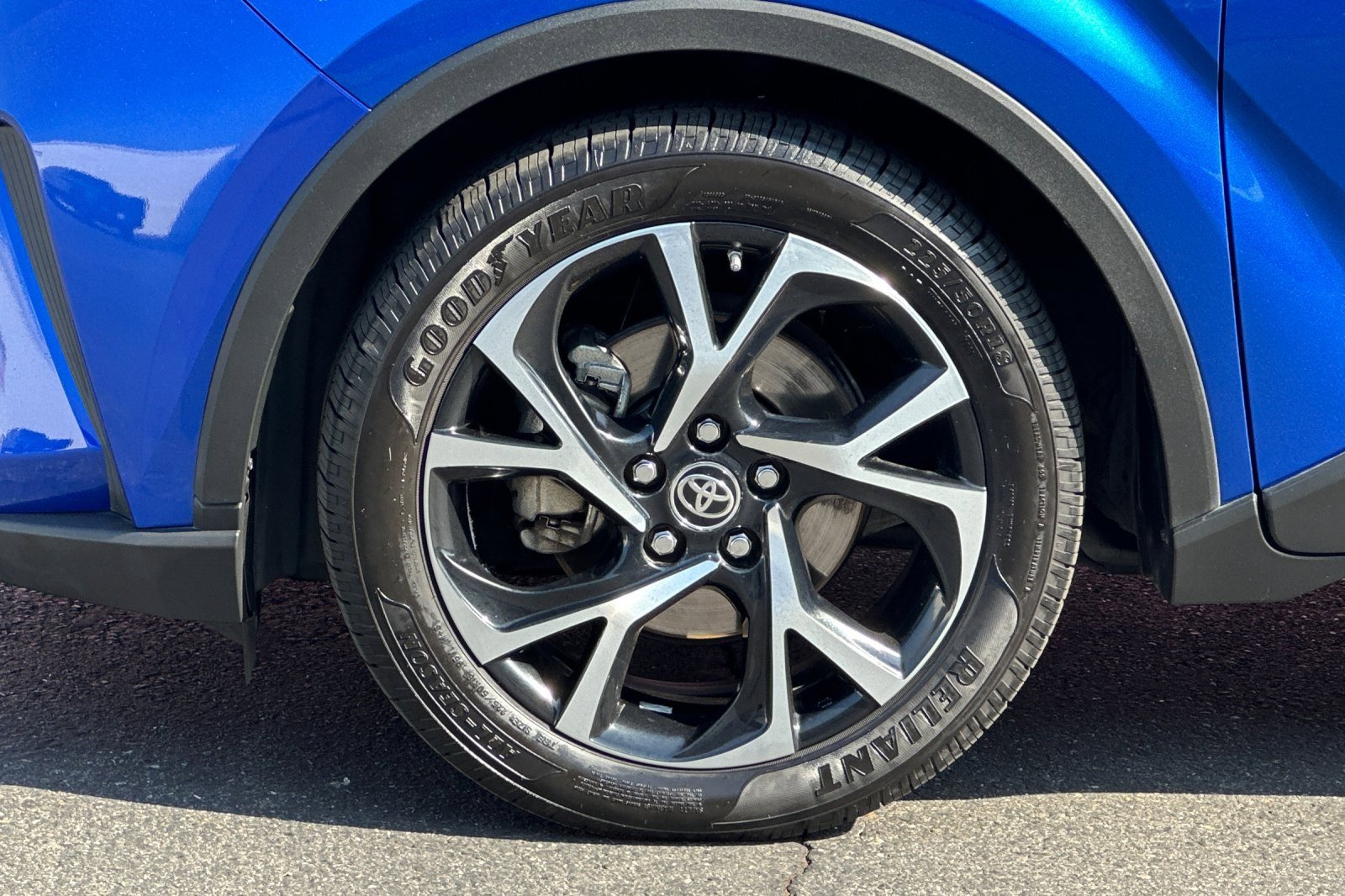 2020 Toyota C-HR XLE photo 34