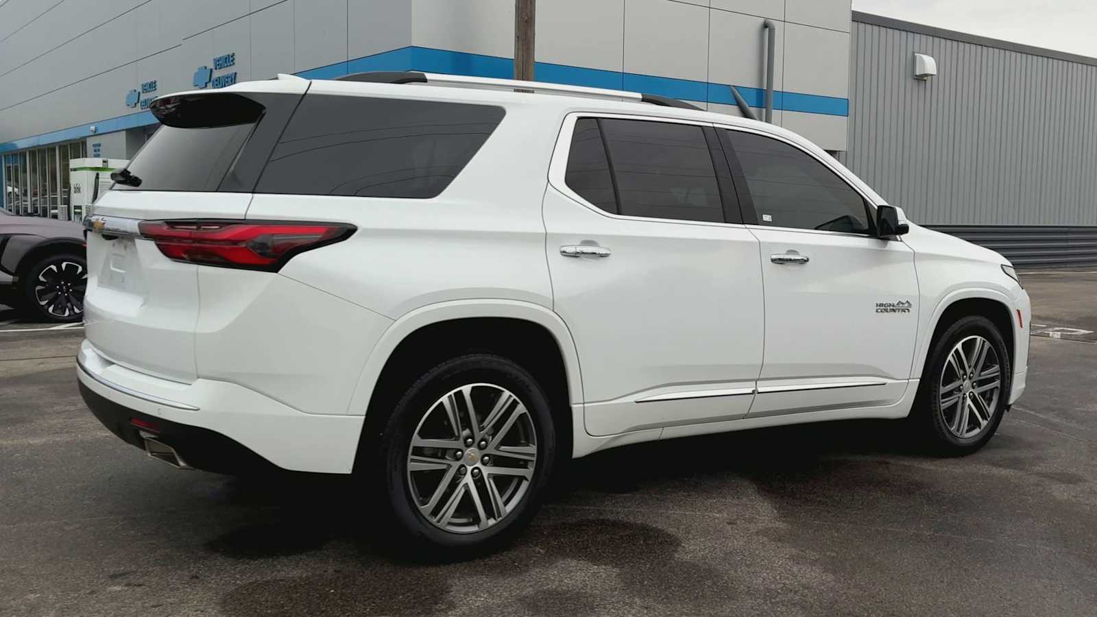 2022 Chevrolet Traverse High Country photo 2