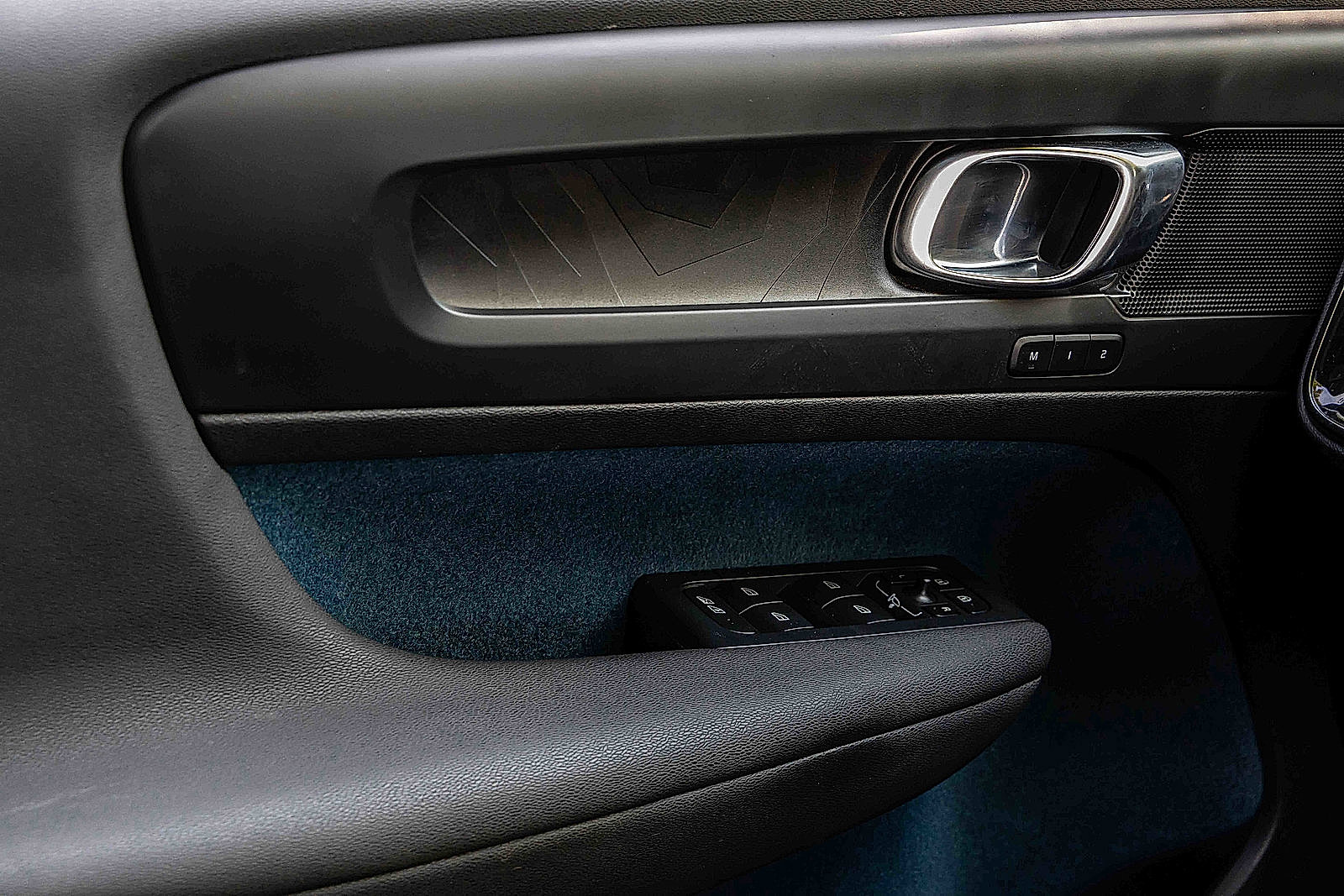 2023 Volvo XC40 Recharge Plus photo 13