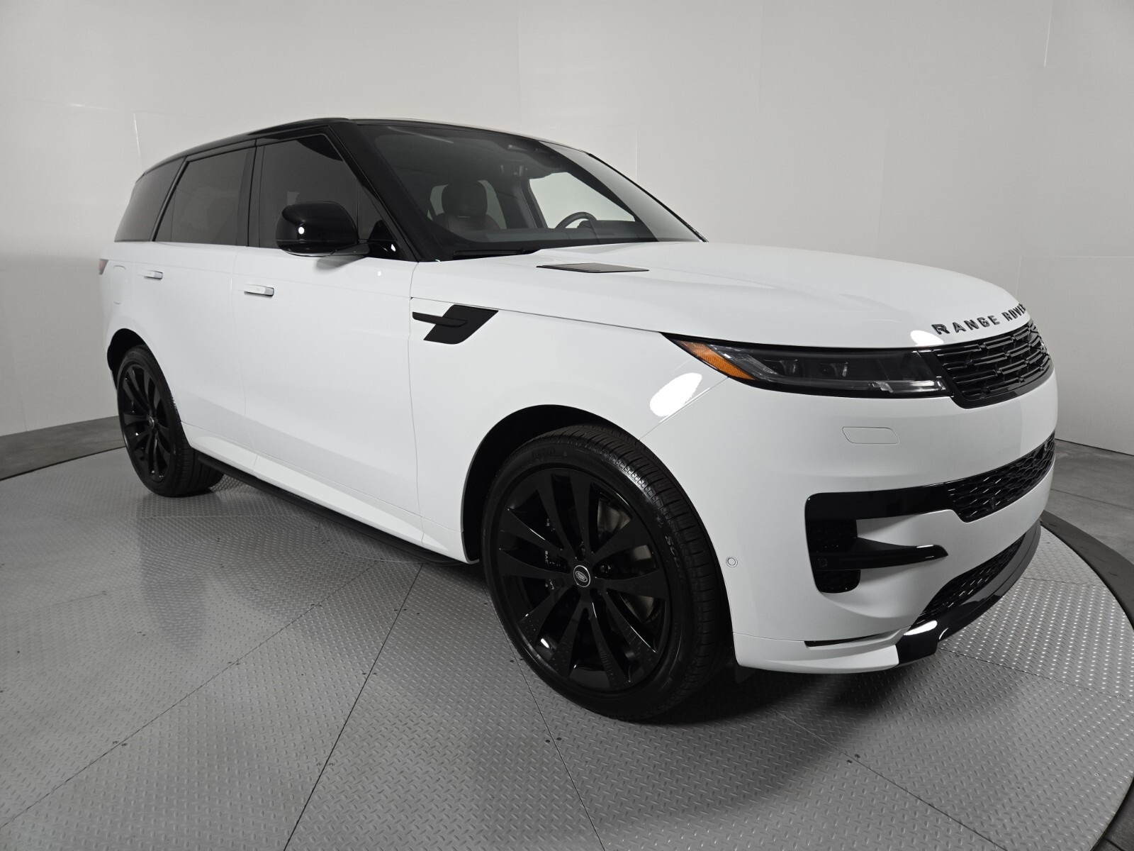 2025 Land Rover Range Rover Sport SE photo 13