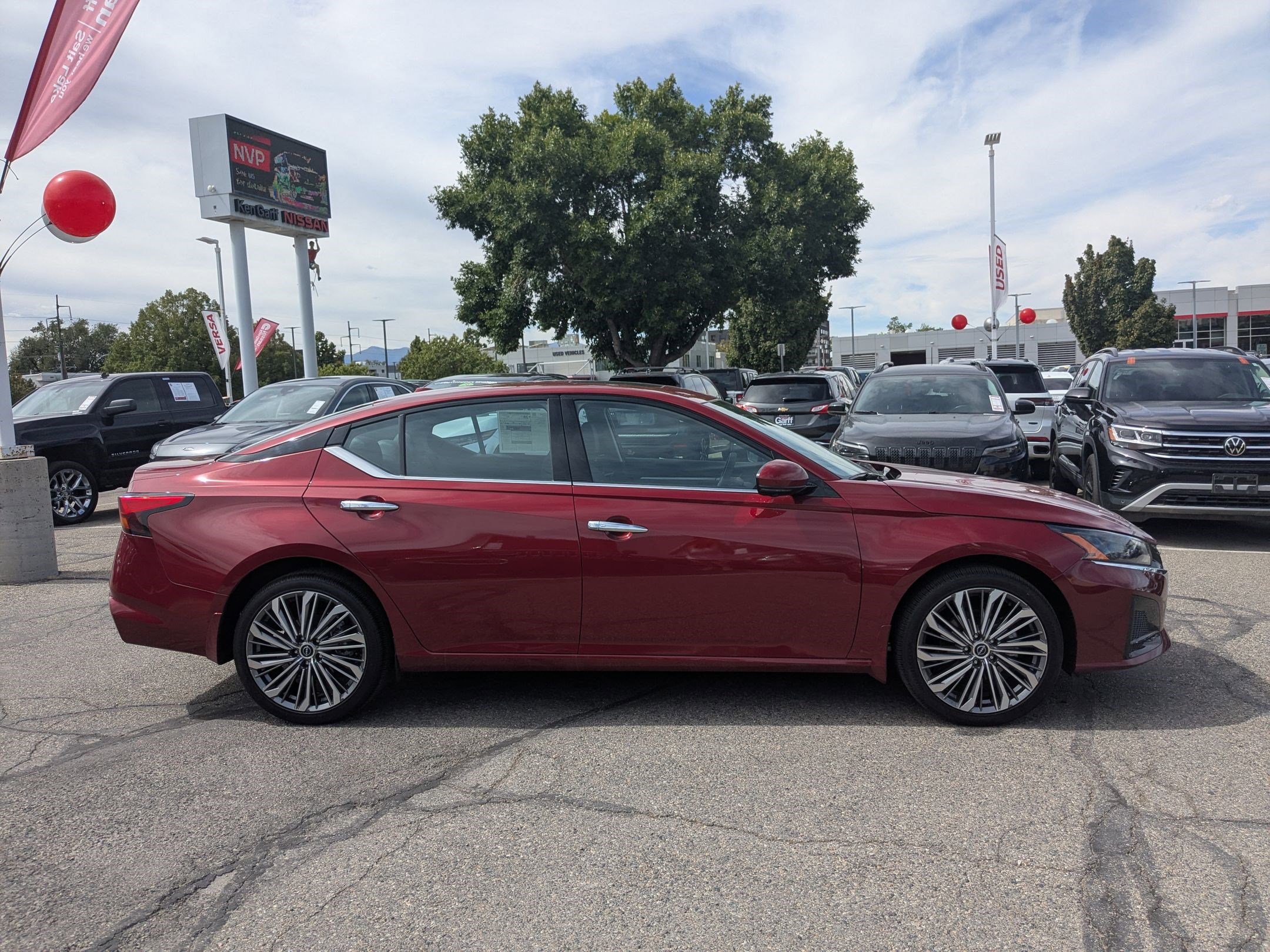 2025 Nissan Altima SL photo 2