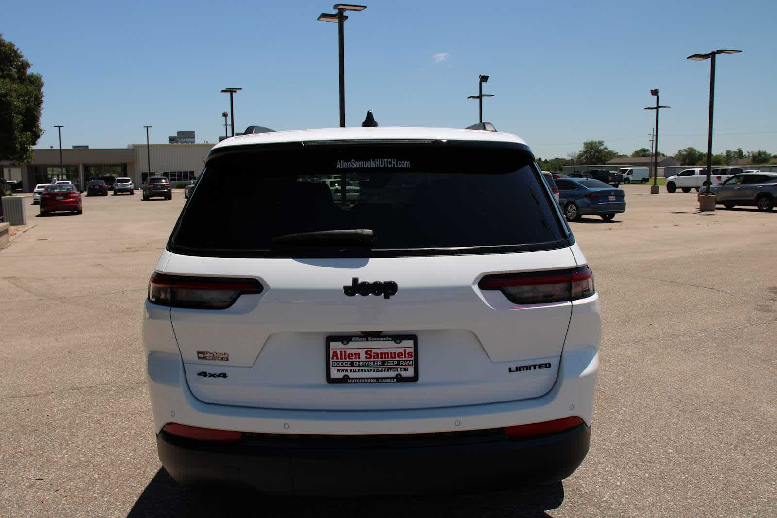 2025 Jeep Grand Cherokee Limited photo 3