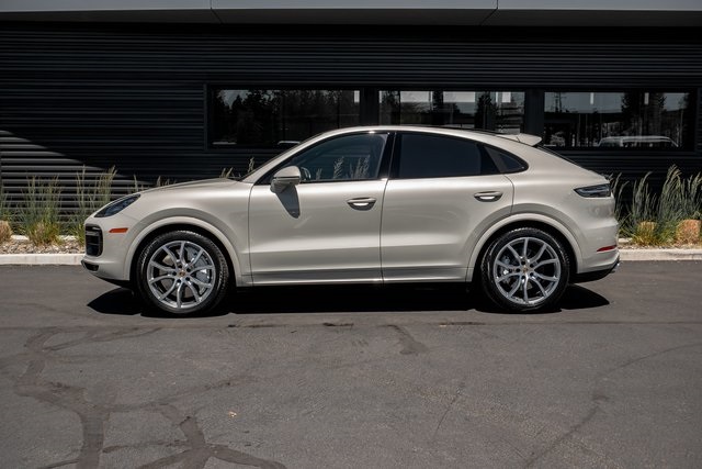 2023 Porsche Cayenne Coupe Turbo photo 2