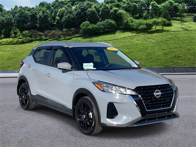 2023 Nissan Kicks SV's photo