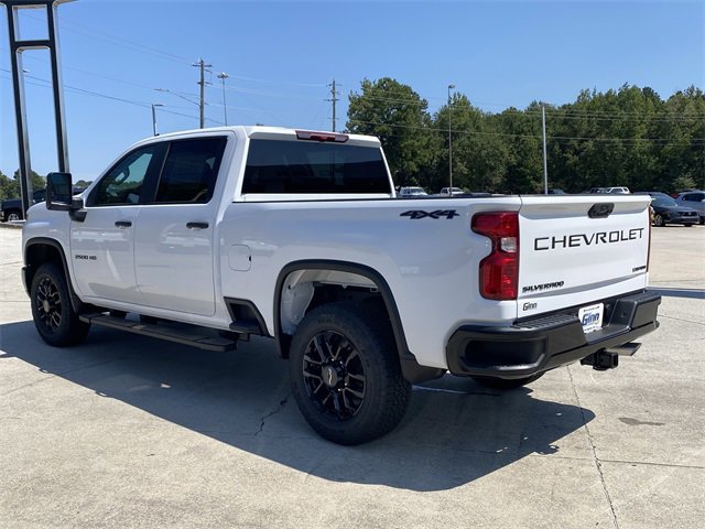 2025 Chevrolet Silverado 2500HD Custom photo 2