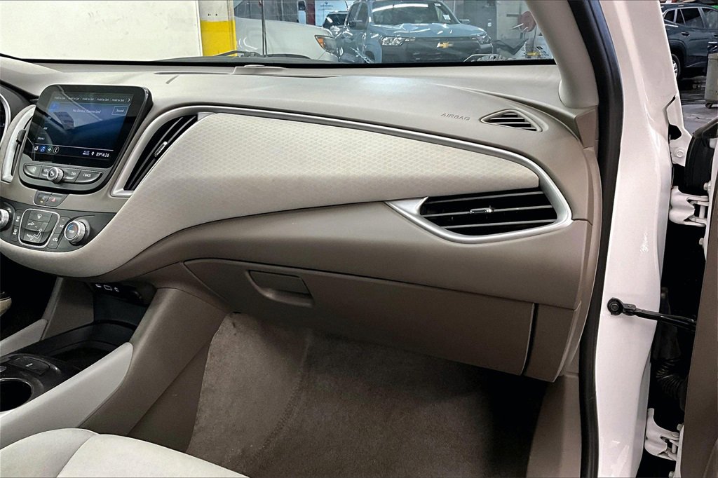2020 Chevrolet Malibu LS photo 12