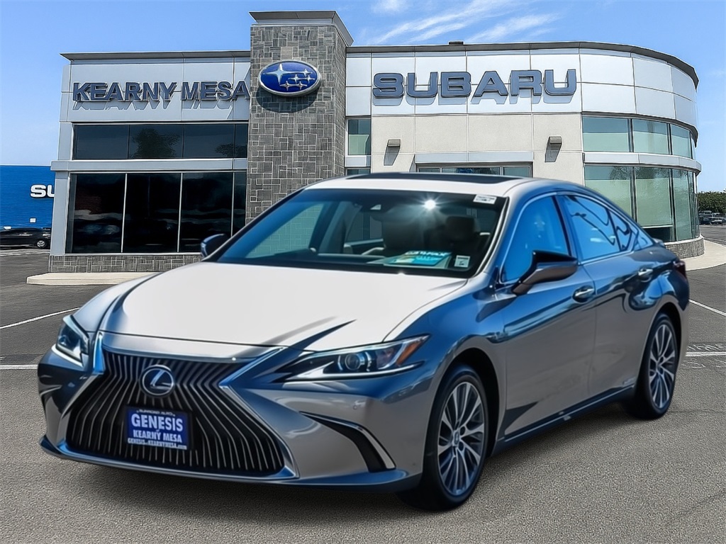 2021 Lexus ES 300h photo 2