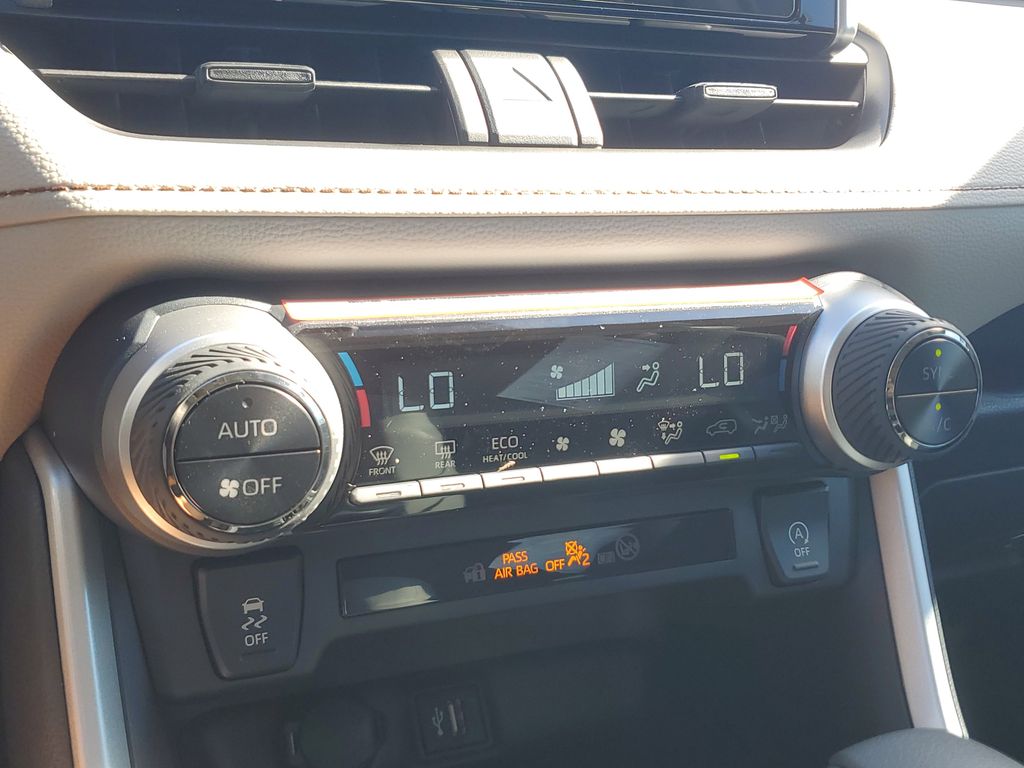 2025 Toyota RAV4 XLE photo 20