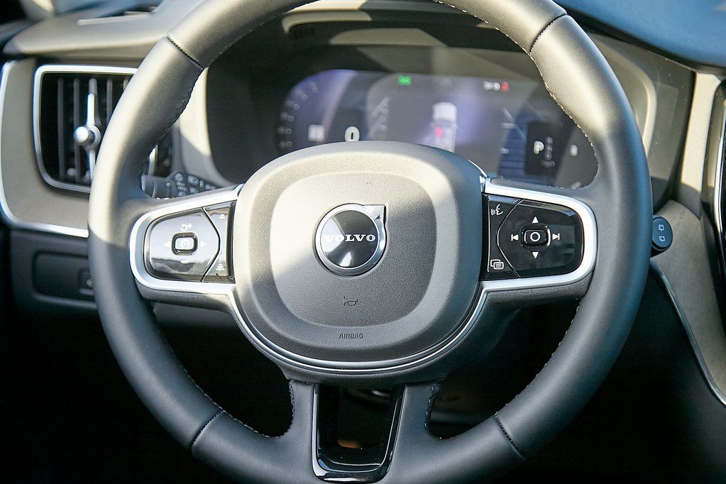 2026 VOLVO XC60 - Image 25