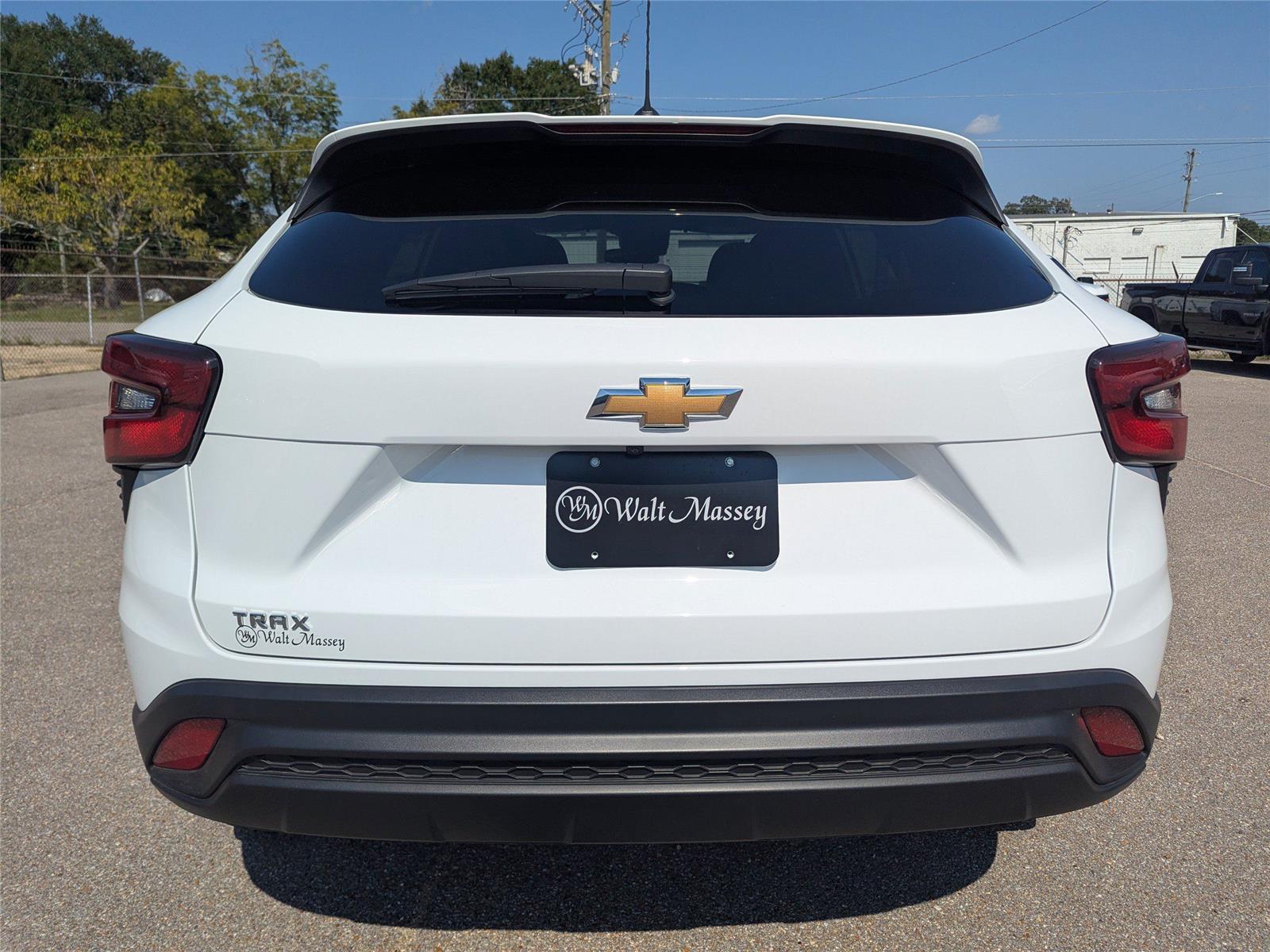 2025 Chevrolet Trax LS photo 4