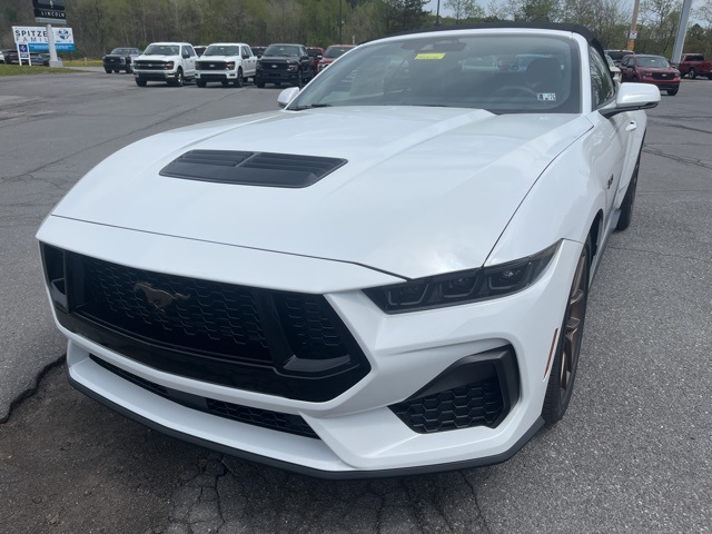 2025 Ford Mustang GT Premium Convertible photo 3