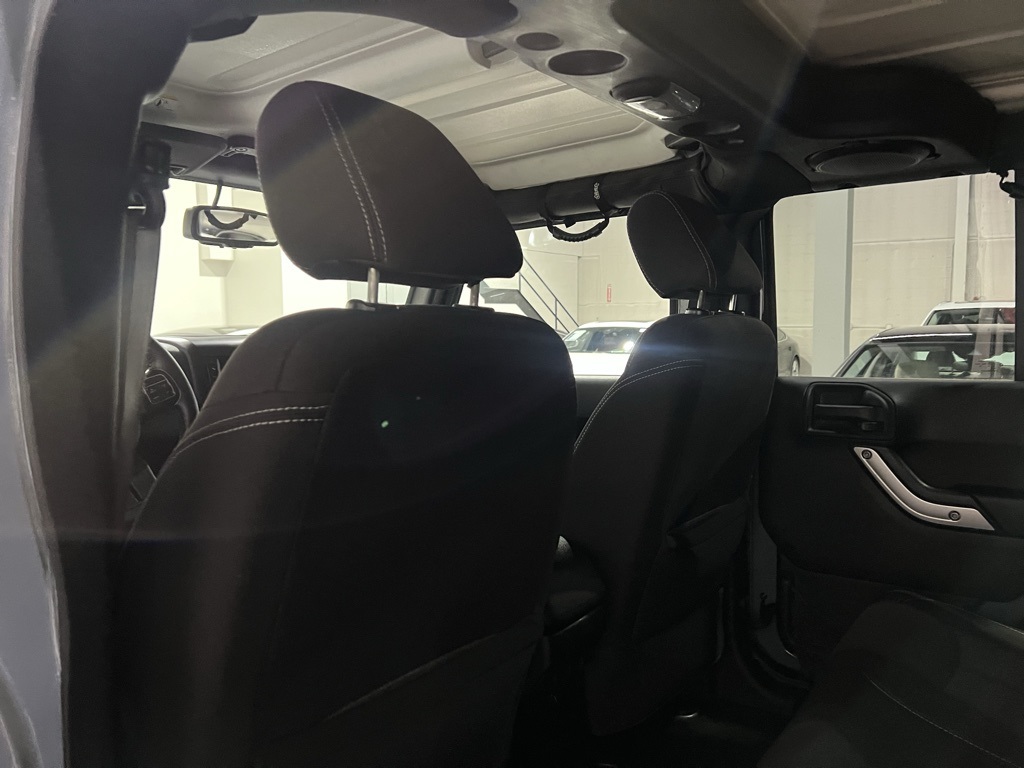 2014 Jeep Wrangler Unlimited Sahara photo 16
