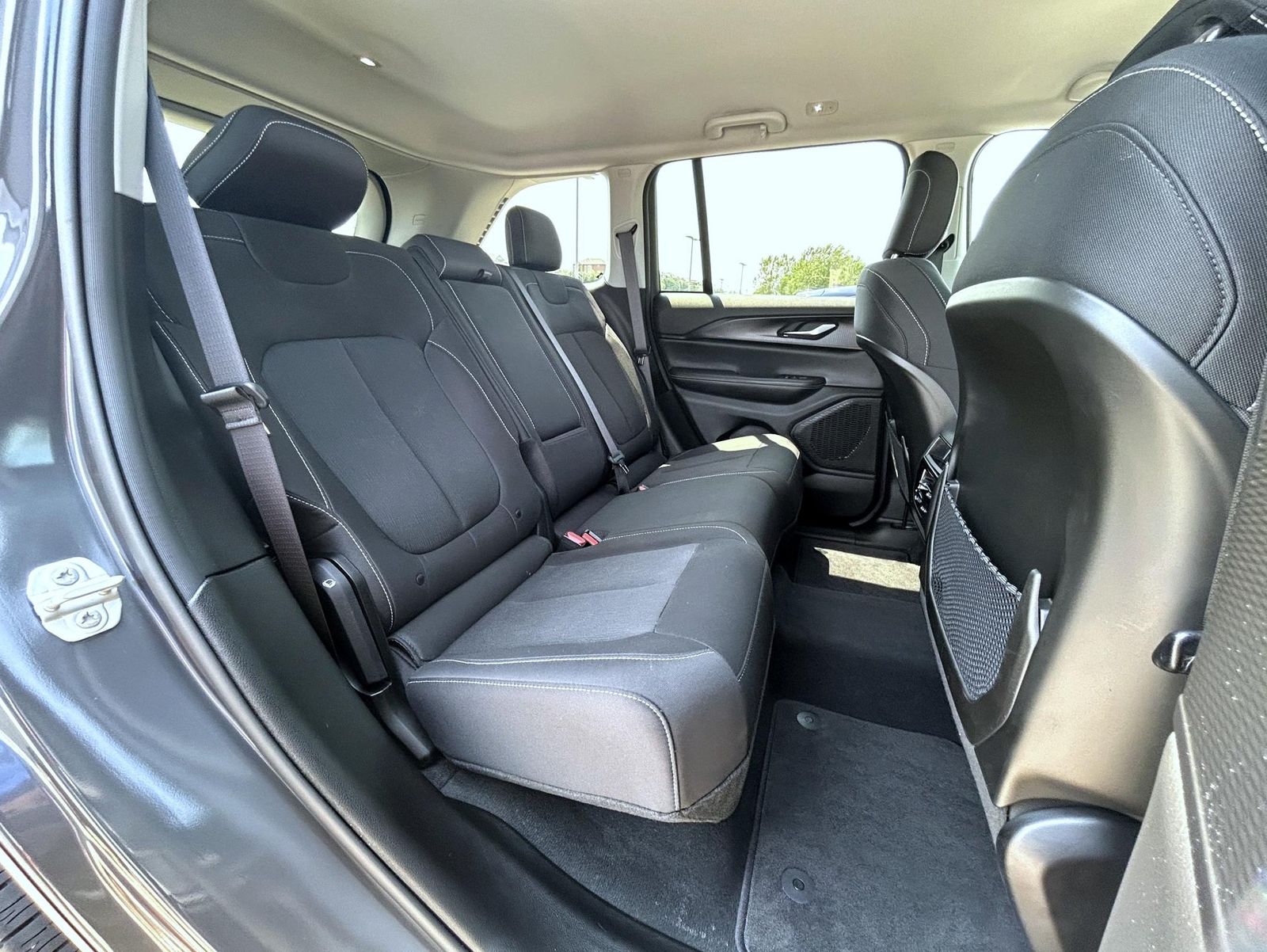2023 Jeep Grand Cherokee Laredo photo 16