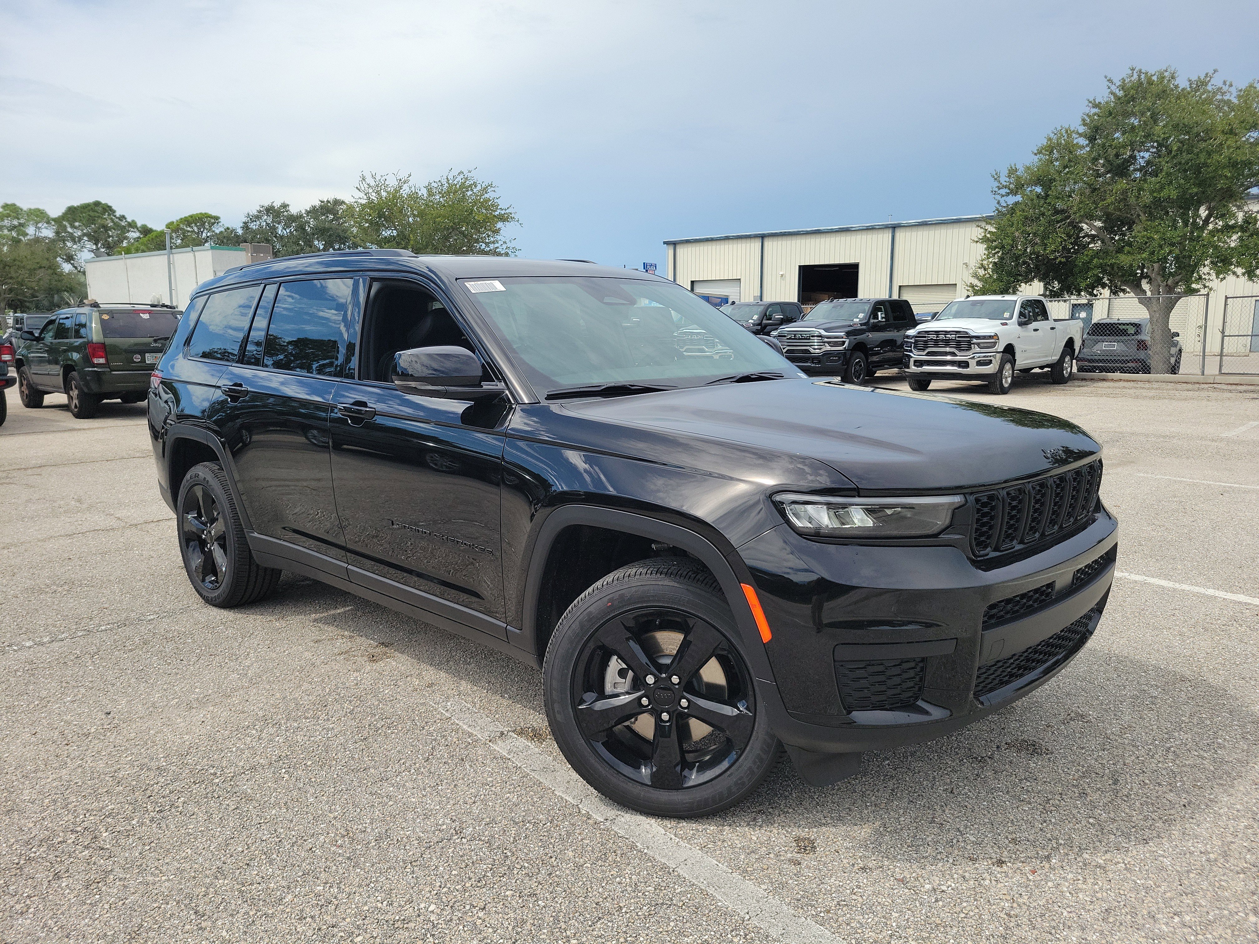 2025 Jeep Grand Cherokee L Altitude's photo
