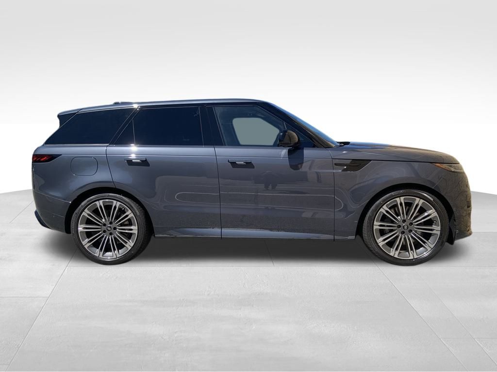 2025 Land Rover Range Rover Sport SE photo 4