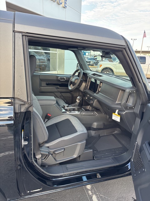 2025 Ford Bronco Base photo 30