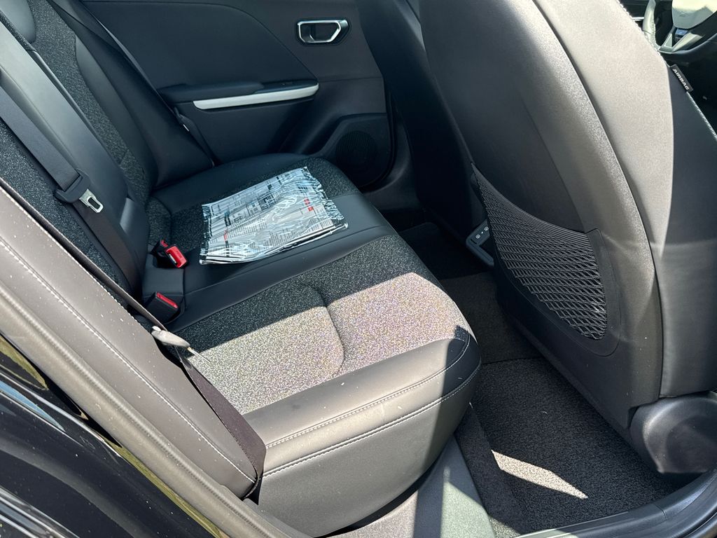 2025 Kia K4 GT-Line photo 14