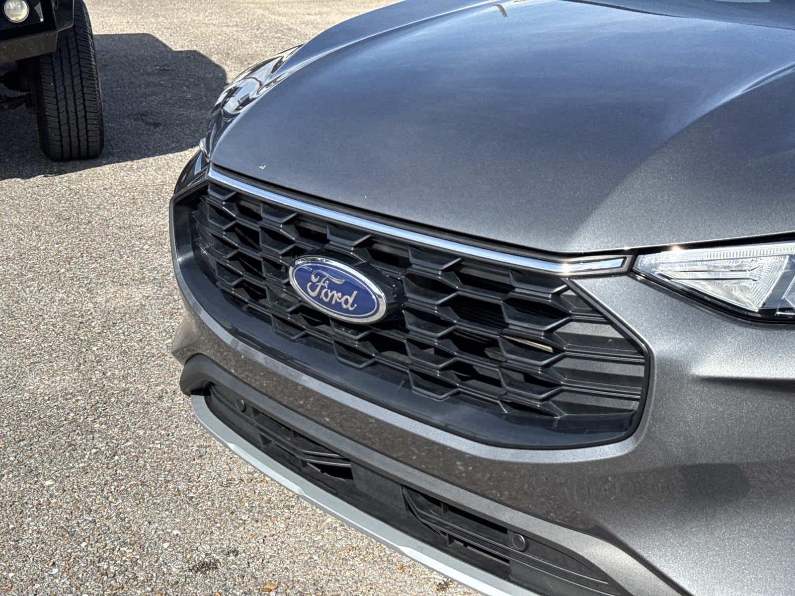 2025 Ford Escape ST-Line photo 2