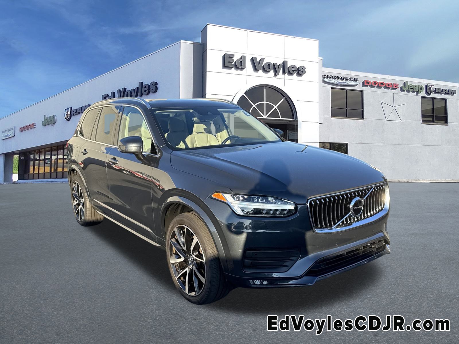2021 Volvo XC90 Momentum's photo