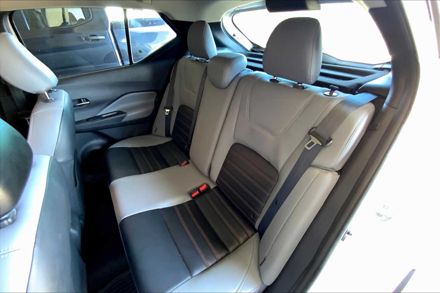 2021 Nissan Kicks SR photo 18