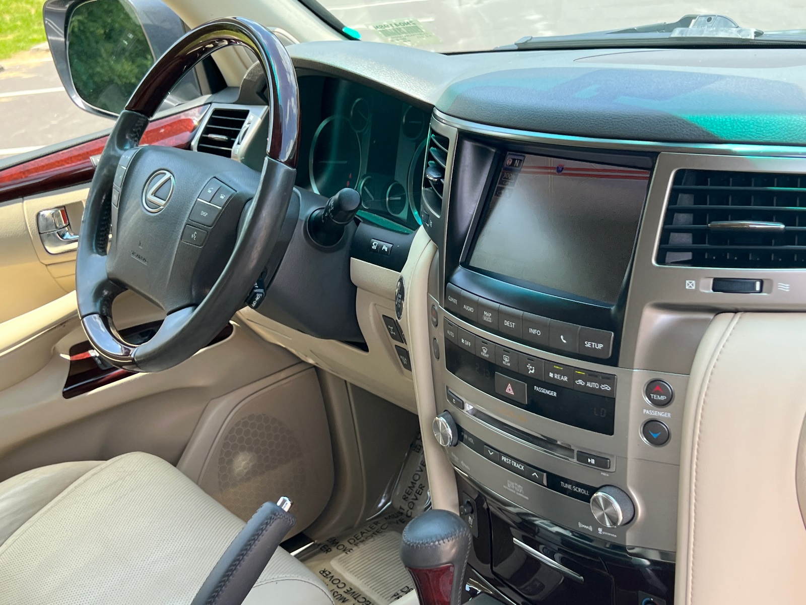 2014 Lexus LX 570 photo 10