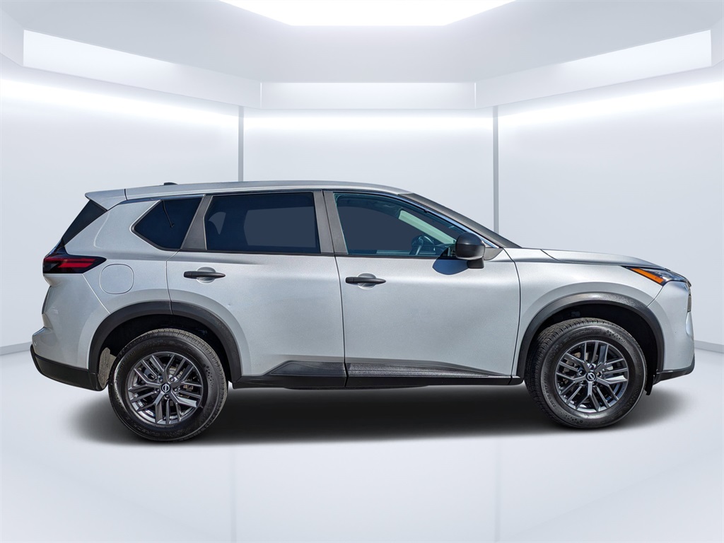 2024 Nissan Rogue S photo 2