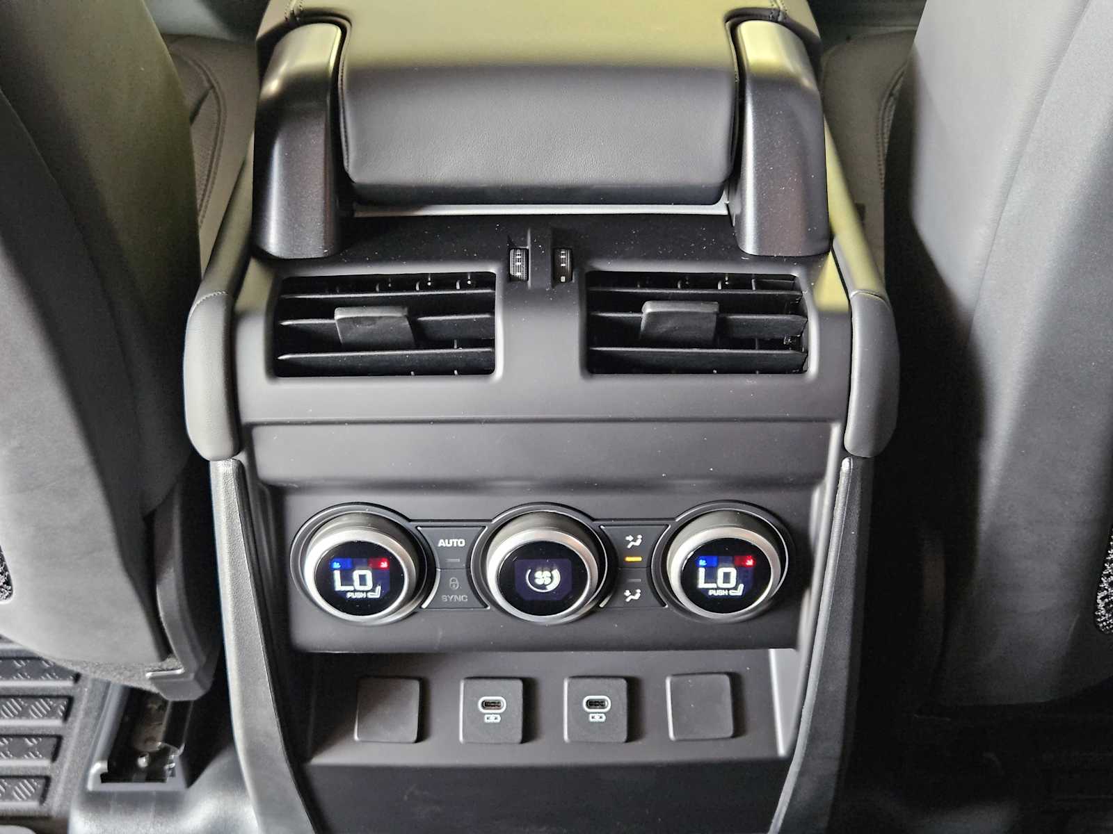 2025 Land Rover Defender 110 X-Dynamic SE photo 23
