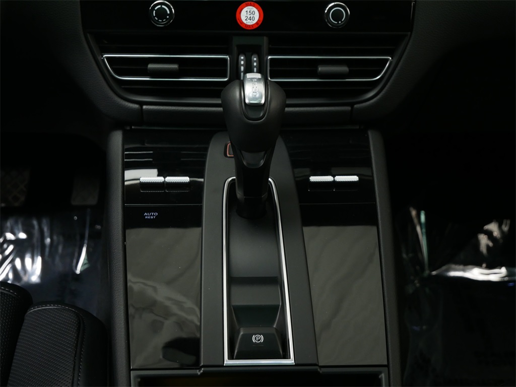 2024 Porsche Macan T photo 16